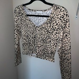 Long sleeved leopard print crop top